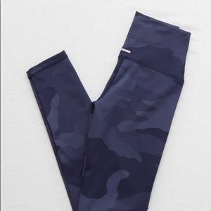 AERIE PLAY TEXTURED CAMO HIGH WAISTED 7/8 LEGGING